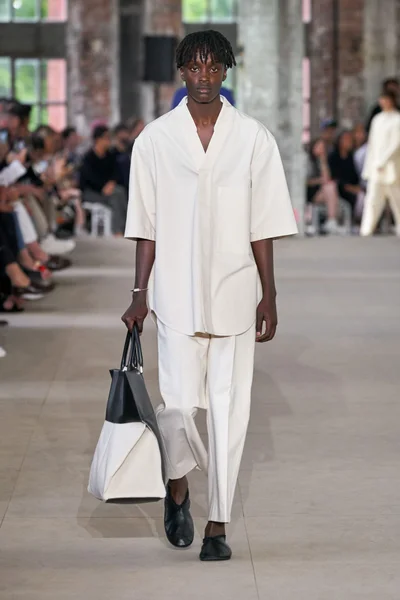 Look 11